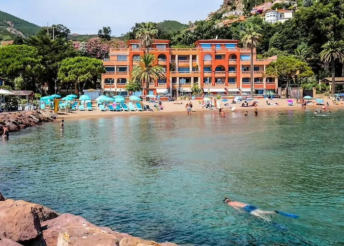 French Riviera 1 Bedroom On The Beach Facing Cannes